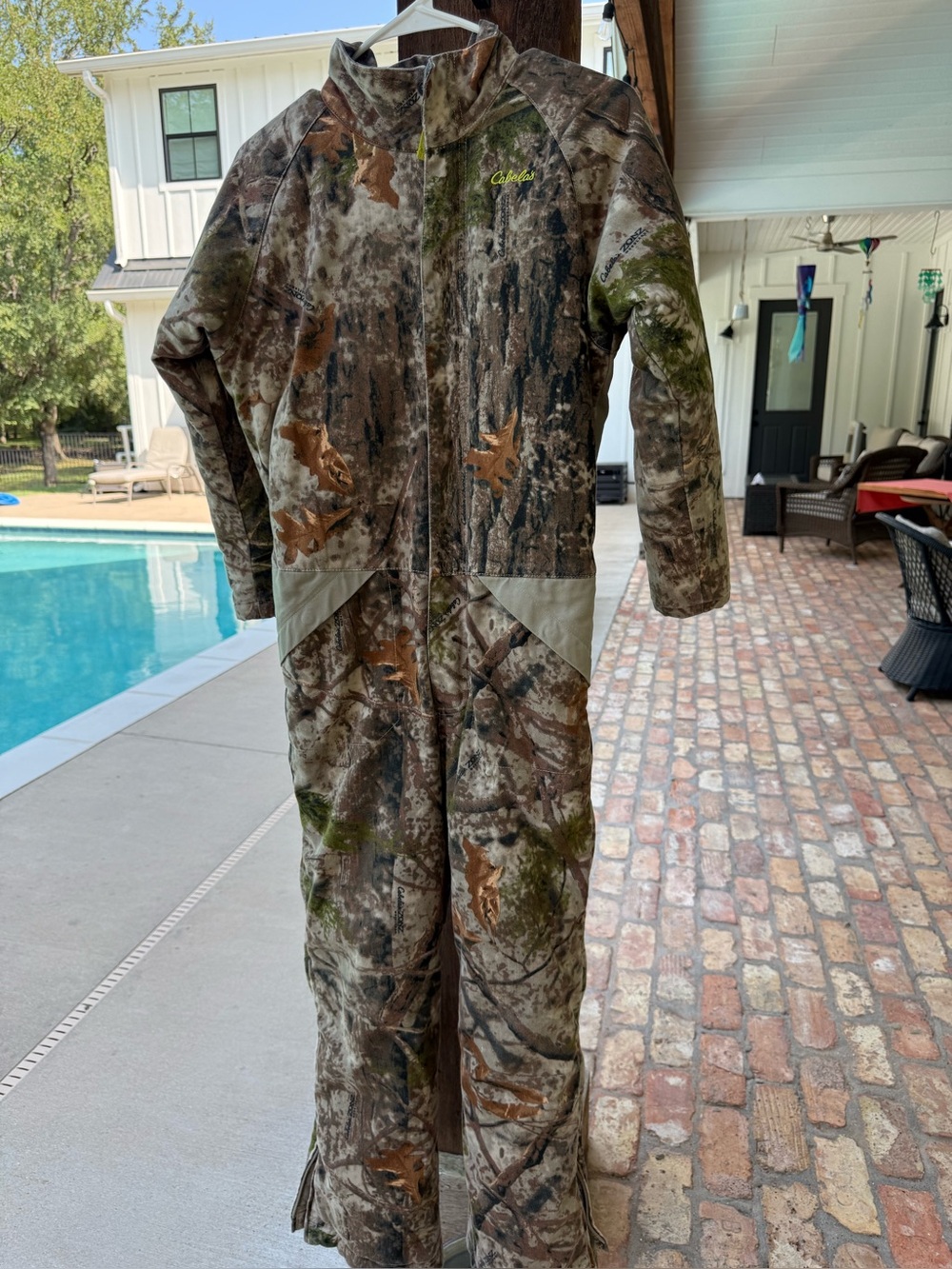 Cabela's Realtree Camo One-Piece Coverall in Brown and Green Size Youth Medium